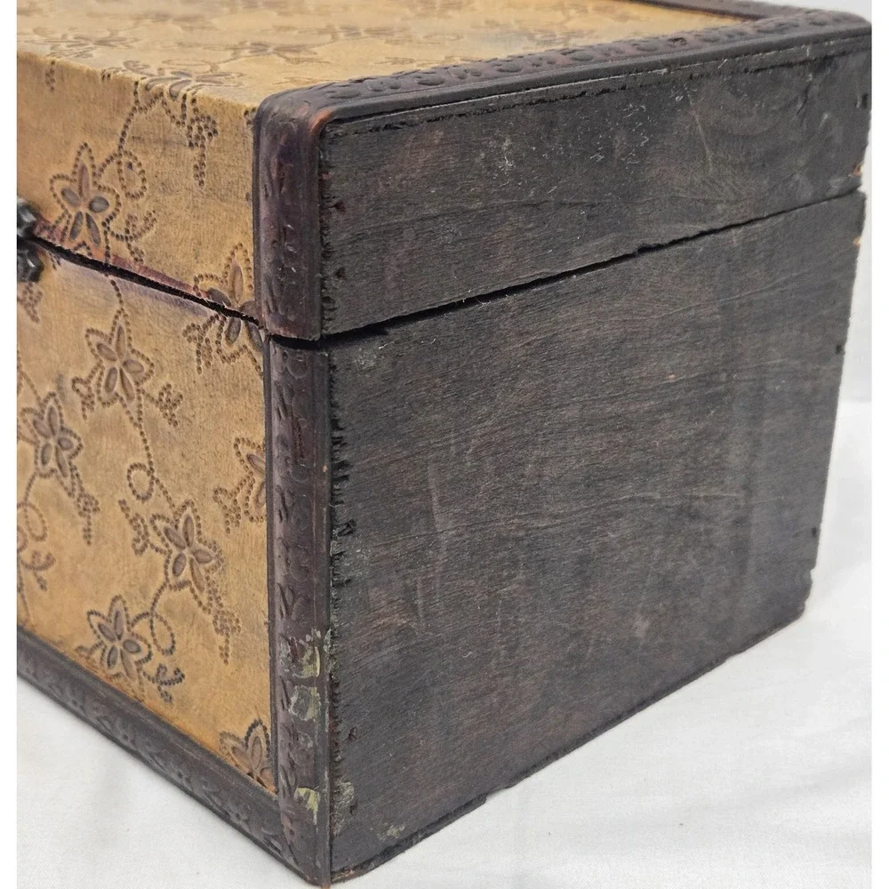 Vintage Wooden Floral Embossed Trinket & Jewelry Box W/Latch (Black Felt Lined)
